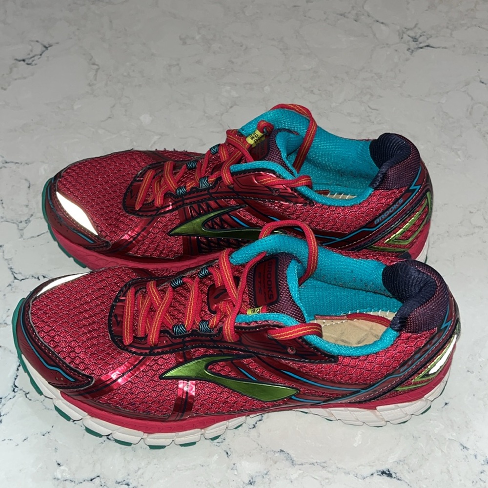 Brooks GTS hot pink running shoes - Picture 2 of 5